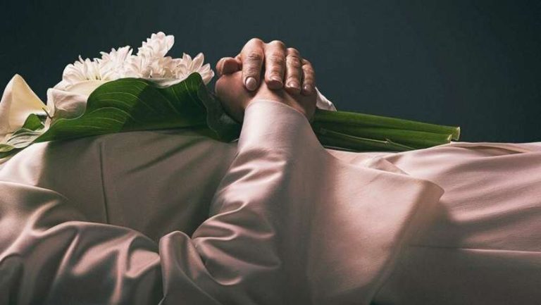 Постер аргентинского сериала «Святая Эвита»