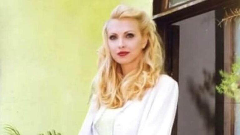 Постер венесуэльского сериала «Королева сердец»